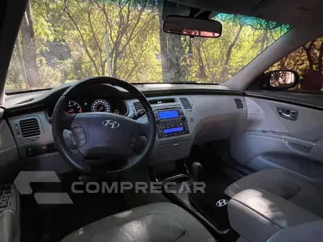 AZERA 3.3 MPFI GLS Sedan V6 24V