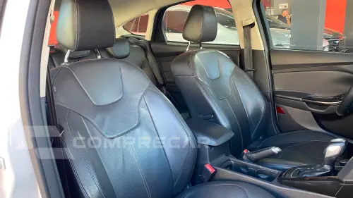 FORD FOCUS 2.0 TITANIUM HATCH 16V