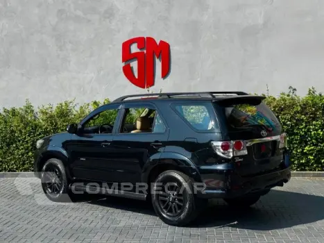HILUX SW4 - 3.0 SRV 4X4 7 LUGARES 16V TURBO INTERCOOLER 4P A