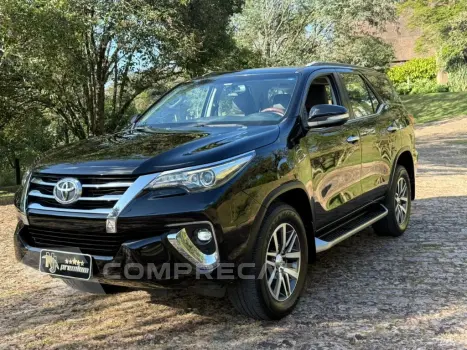 Toyota Hilux SW4 SRX 4x4 2.8 TDI 16V Dies. Aut. 4 portas
