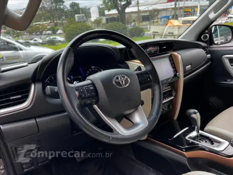 HILUX SW4 2.8 SRX Diamond 4X4 7 Lugares 16V Turbo Intercoole