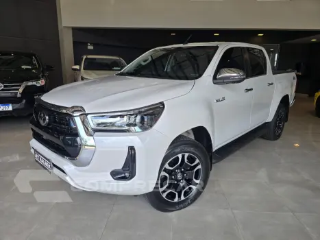 Toyota HILUX 2.8 D-4D TURBO DIESEL CD SRX 4X4 AUTOMÁTICO 2 portas