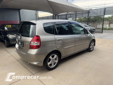 Fit 1.4 16V 4P LX FLEX