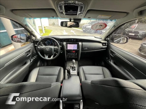 HILUX SW4 2.8 D-4D TURBO DIESEL SRX 7L 4X4 AUTOMÁ