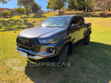Toyota HILUX 2.8 D-4D TURBO DIESEL CD GR-S 4X4 AUTOMÁTICO 4 portas