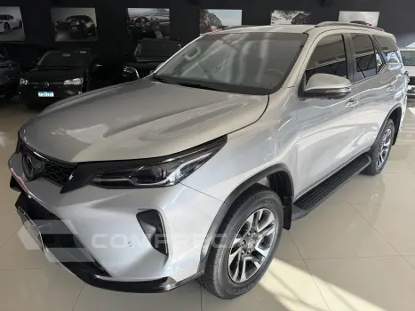 Toyota HILUX SW4 2.8 D-4d Turbo SRX Platinum 7L 4X4 4 portas