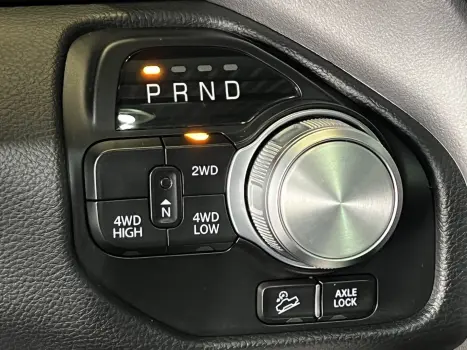 1500 5.7 V8 GASOLINA REBEL CD 4X4 AUTOMÁTICO