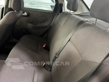 CORSA SEDAN PREMIUM