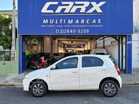 Toyota Etios Hatch 1.3 16V 4P FLEX X 4 portas