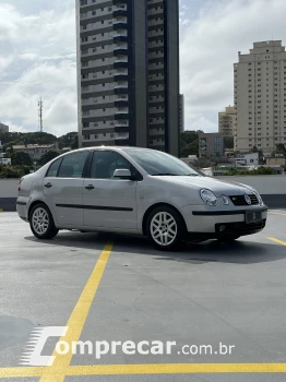Volkswagen POLO SEDAN 1.6 8V 4 portas