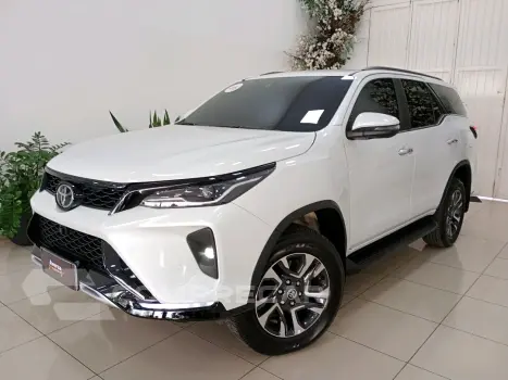 Toyota HILUX SW4 2.8 D-4D TURBO DIESEL SRX PLATINUM 4X4 4 portas