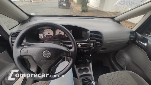 ZAFIRA 2.0 MPFI Elegance 8V