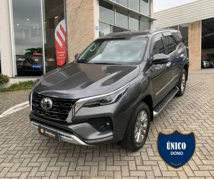 Toyota Hilux SW4 SRX 4x4 2.8 TDI 16V Dies. Aut. 4 portas