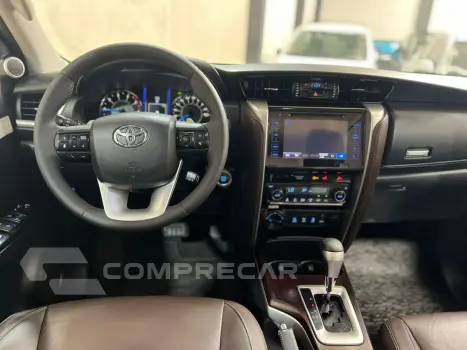 Hilux SW4 2.8 16V 4P SRX 4X4 7 LUGARES TURBO DIESEL AUTOMÁTI