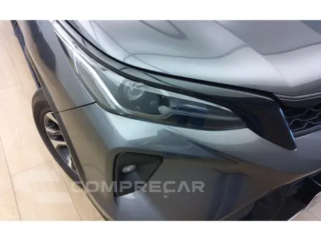 HILUX SW4 2.8 D-4D TURBO DIESEL SRX PLATINUM 7L 4X4 AUTOMÁTI