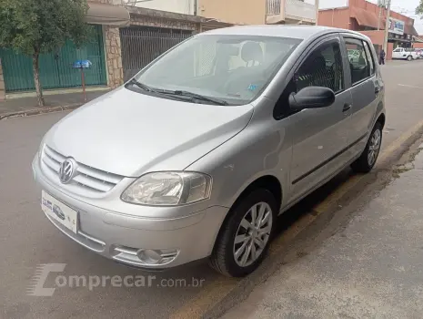 Volkswagen FOX 1.6 MI Plus 8V 4 portas