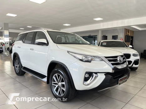 Toyota HILUX SW4 2.8 SRX 4X4 7 Lugares 16V Turbo Intercooler 4 portas