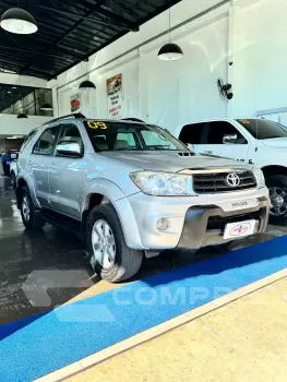 Hilux SW4 SRV D4-D 4x4 3.0 TDI Dies. Aut
